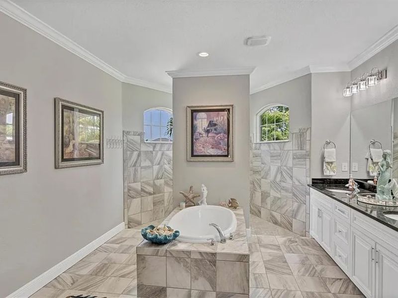 Primary en suite with large walk-in shower, soaking tub and double vanities