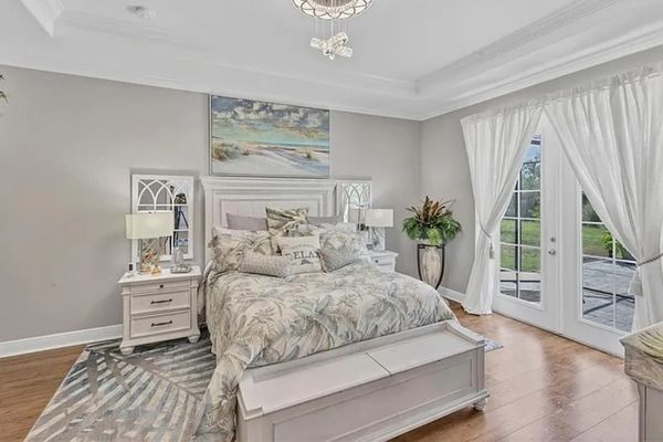 Primary bedroom feature a queen bed, lanai access, en suite and 50" Smart TV