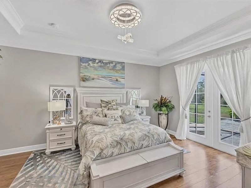 Primary bedroom feature a queen bed, lanai access, en suite and 50" Smart TV