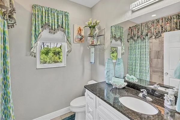 Guest bathroom with shower/tub combo