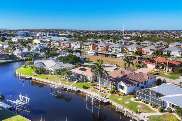 Dock Currently Unavailable to Dock a Boat. (Boat lift is not for guest use) Easy access to Peace River