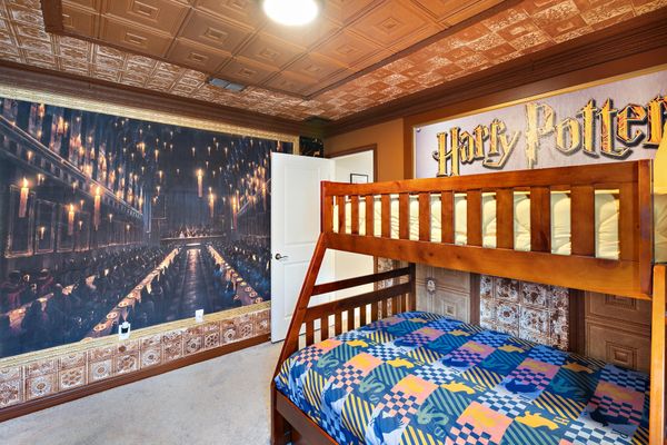 Twin/Double Bunk Bedroom 9 Upstairs 50" Roku TV Shared Bathroom Harry Potter Theme