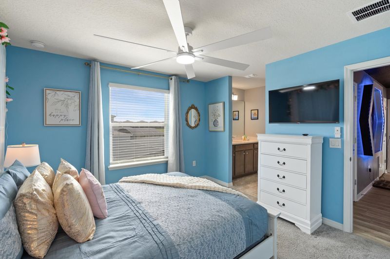 Queen Bedroom 6 Upstairs Shared Bathroom 43" Roku TV