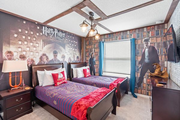 Two Twins  Bedroom 5 Upstairs Shared Bathroom 50" Roku TV Harry Potter Theme