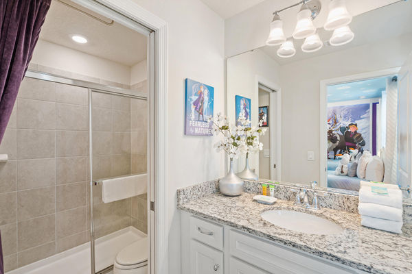 Two Twins Suite Bathroom 2 Upstairs Shower