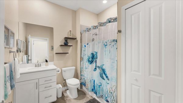 Shared Guest Bathroom