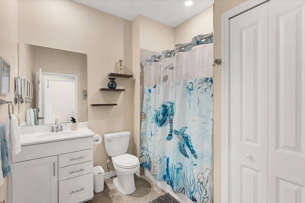 Shared Guest Bathroom