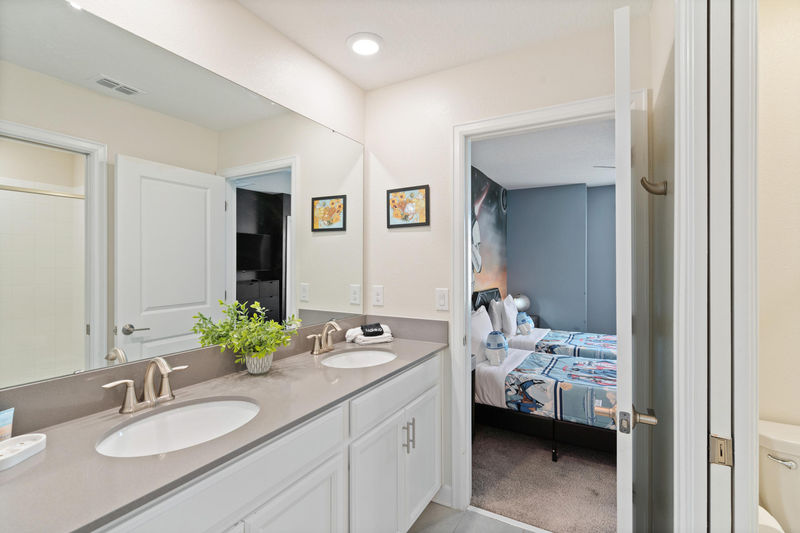 Jack N Jill Bathroom 3 (Beds 3 & 4) Shower