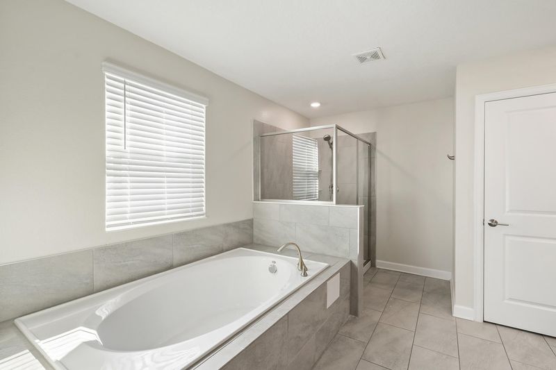 Master King Bathroom 1 Upstairs Tub & Shower