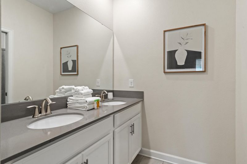 King Suite Bathroom 2