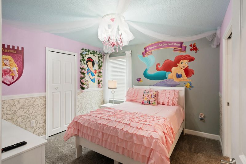 Queen Bedroom 4 Upstairs 
Shared Bathroom
Princess Theme