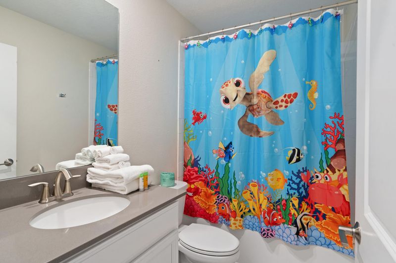 Hall Bathroom 5 
Tub/Shower Combo