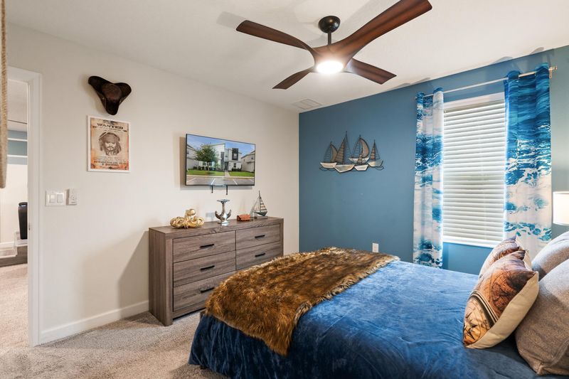 Queen Bedroom 5 Upstairs
43" Smart TV