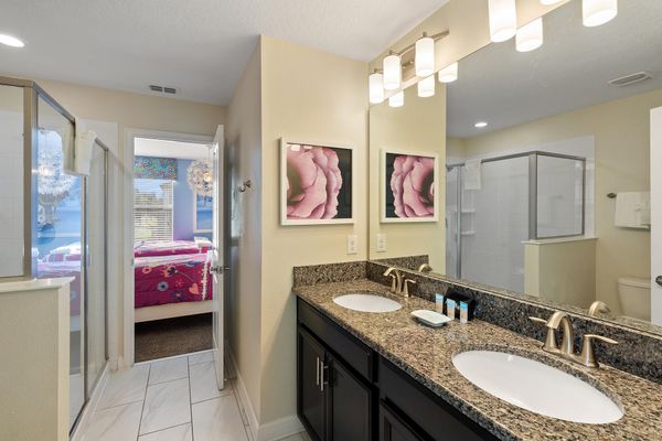 Jack N Jill Bathroom 5 Upstairs Shower (Beds 5 & 6)