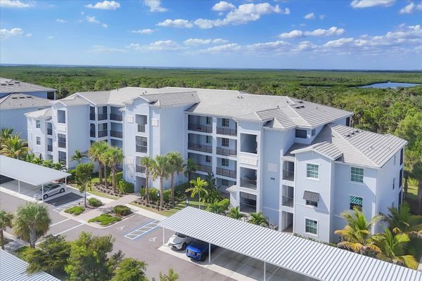 Beautiful 3 bedroom, 2 bathroom condo overlooking the nature preserve in Heritage Landing Golf Resort