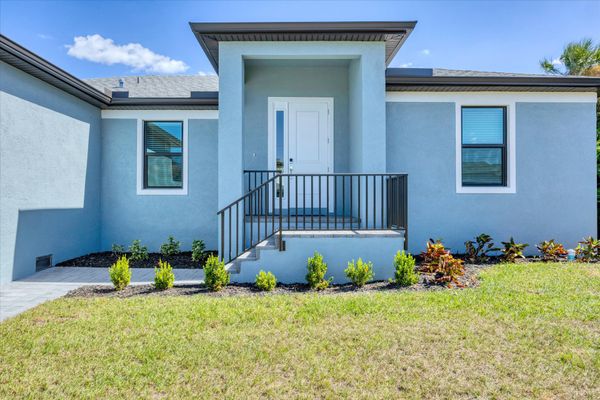 Brand new 4bedroom, 2 bathroom private pool waterfront home in Punta Gorda, FL