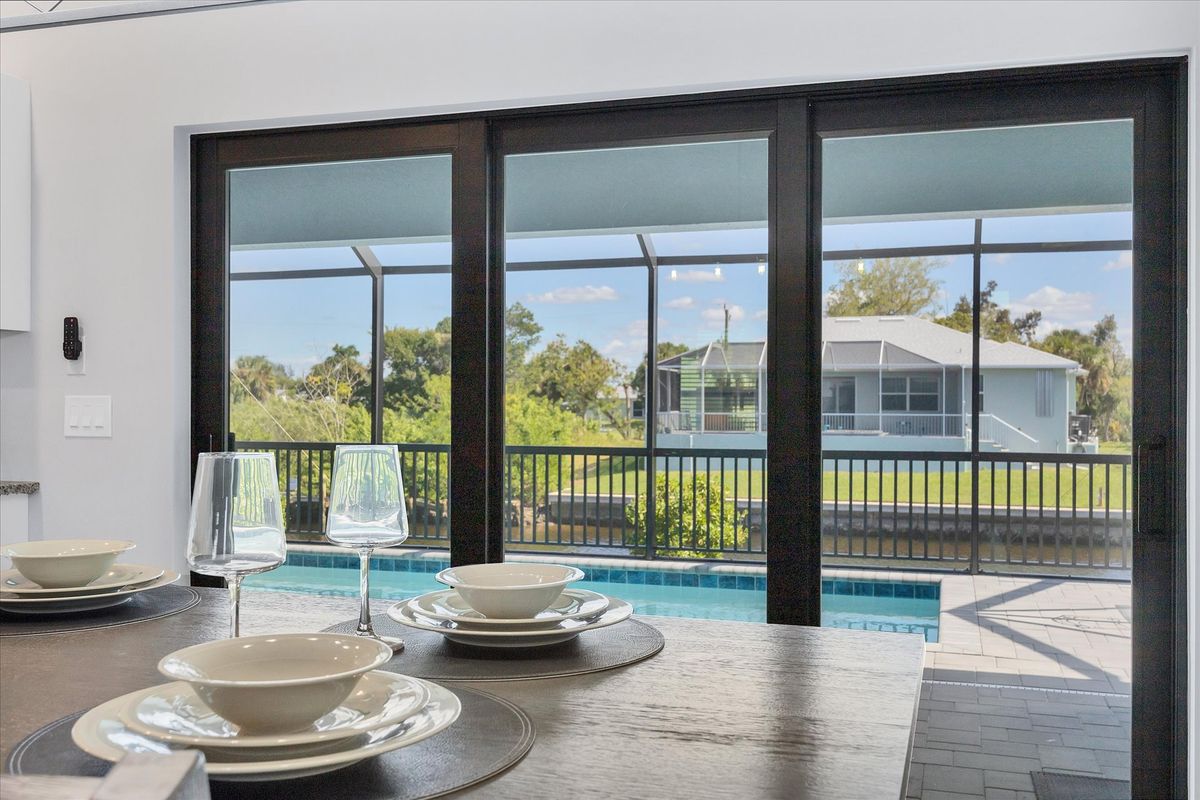 Dining area overlooing sparkling pool