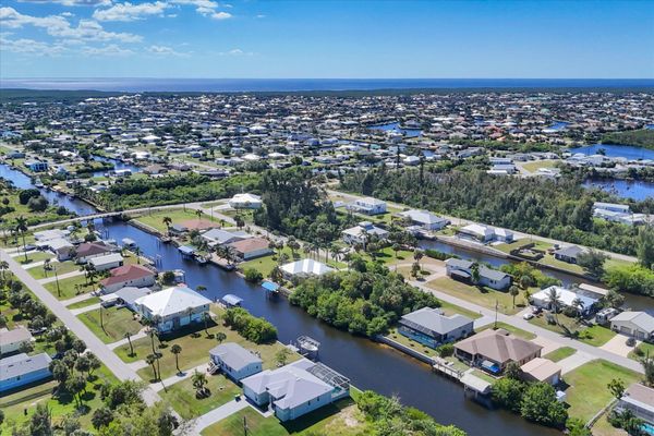 Brand new 4bedroom, 2 bathroom private pool waterfront home in Punta Gorda, FL