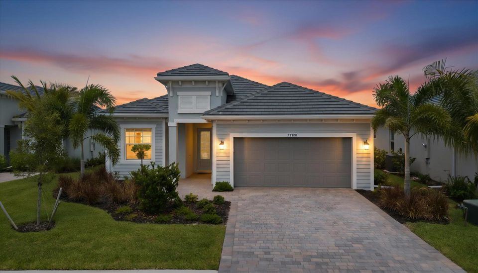 Beautiful 4 bedroom, 2 bathroom private pool home in Heritage Landing Golf Resort in Punta Gorda