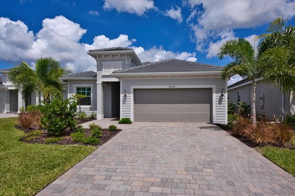 Beautiful 4 bedroom, 2 bathroom private pool home in Heritage Landing Golf Resort in Punta Gorda