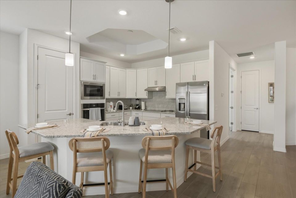 Bright, open, fully-equipped kitchen