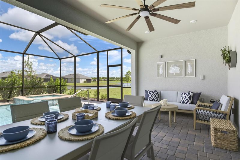 Large lanai overlooking the sparkling pool & spa