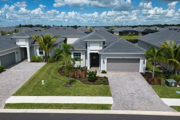Beautiful 4 bedroom, 2 bathroom private pool home in Heritage Landing Golf Resort in Punta Gorda