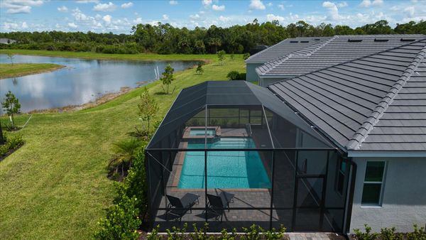 Beautiful 4 bedroom, 2 bathroom private pool home in Heritage Landing Golf Resort in Punta Gorda