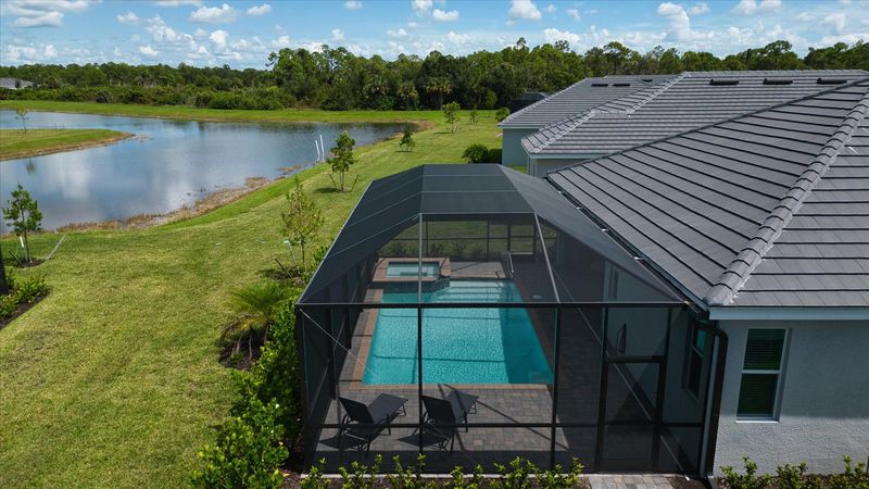 Beautiful 4 bedroom, 2 bathroom private pool home in Heritage Landing Golf Resort in Punta Gorda
