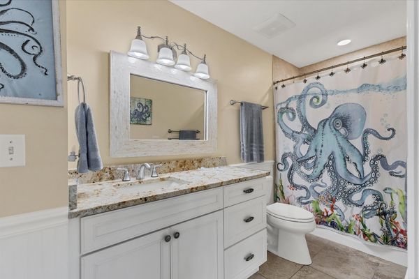 Attached bathroom with shower/tub combo