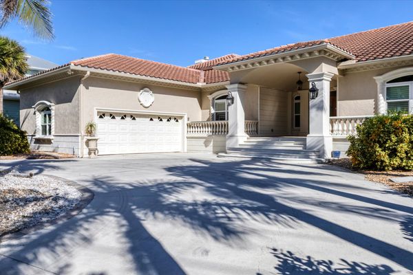 Stunning 5/4 waterfront home with private pool and beach access on Manasota Key island in Englewood, FL