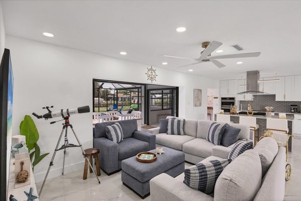 Beautiful 4/3 waterfront home with private pool