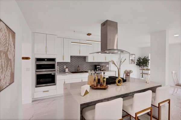 Gorgeous, bright, open, fully-equipped kitchen