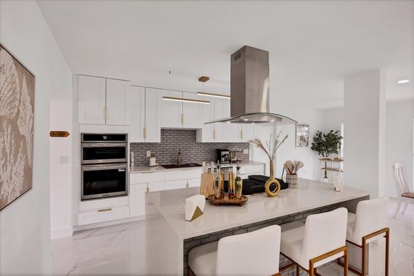 Gorgeous, bright, open, fully-equipped kitchen