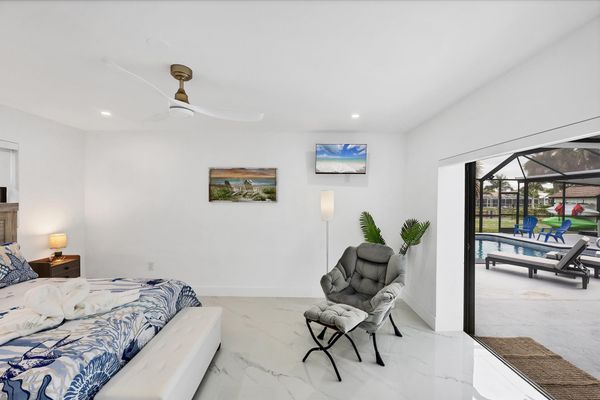 Double suite with one double bed, attached bathroom, lanai access, and 32-inch Smart TV