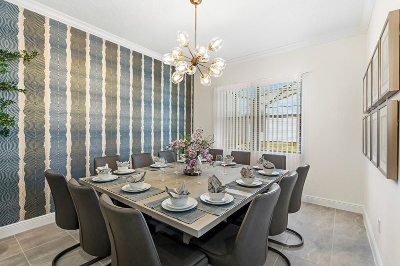 Dining Seats 12