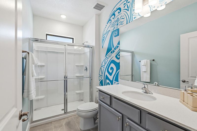 Two Twins Suite Bathroom 5 Shower  - Moana Theme