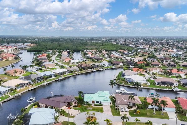 Beautiful, spacious, waterfront home with private pool in Punta Gorda