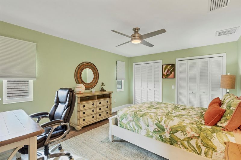 Upstairs queen bedroom with desk & chair