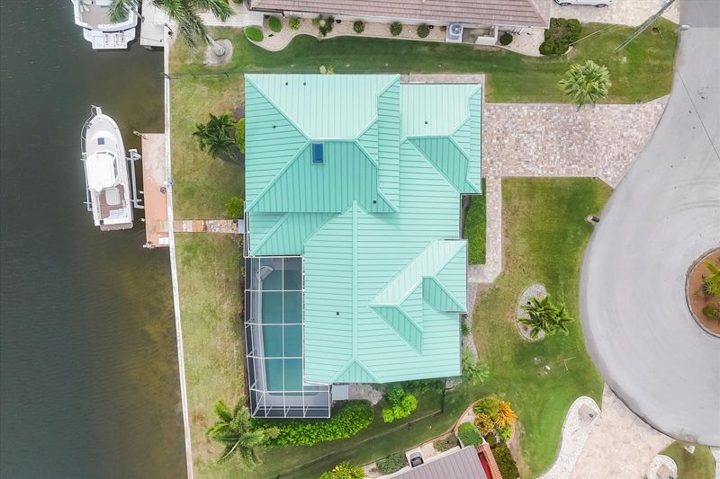 Beautiful, spacious, waterfront home with private pool in Punta Gorda (Boat lift not for guest use)