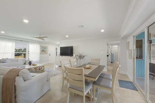 Living room / dining area