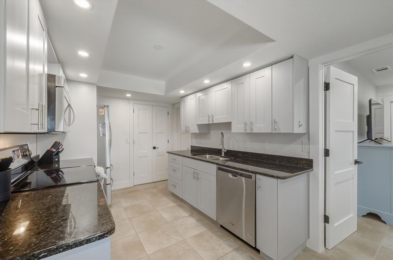 Bright, fully-equipped kitchen