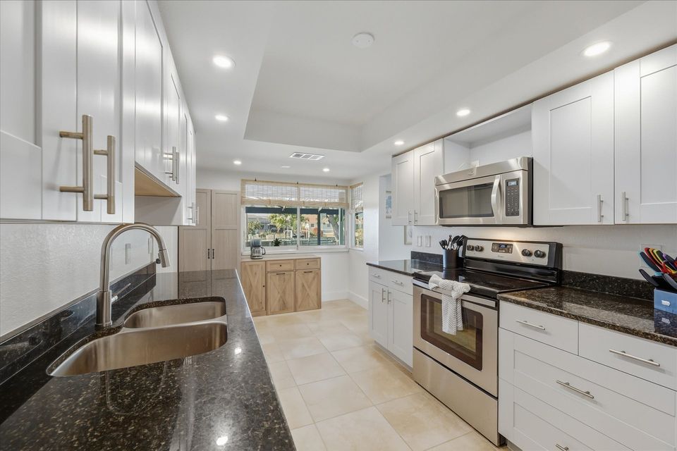 Bright, fully-equipped kitchen