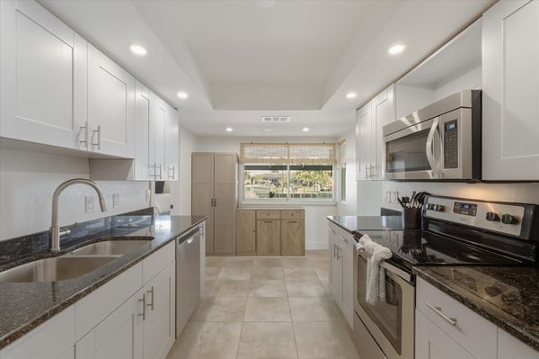 Bright, fully-equipped kitchen
