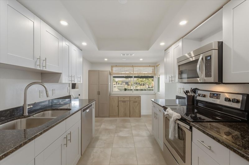 Bright, fully-equipped kitchen