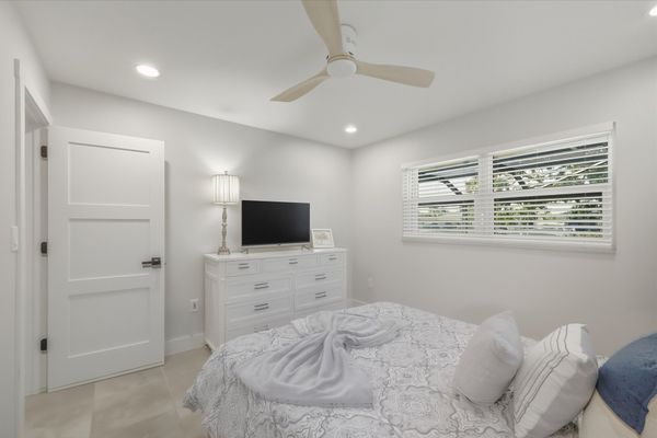 Bedroom 3 - One queen bed and 40-inch Smart TV