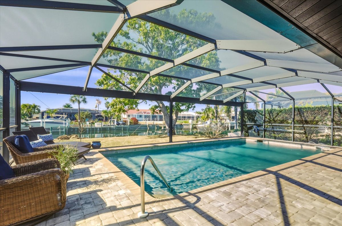 Newly renovated 3 bedroom, 2 bathroom waterfront home with private pool in Punta Gorda