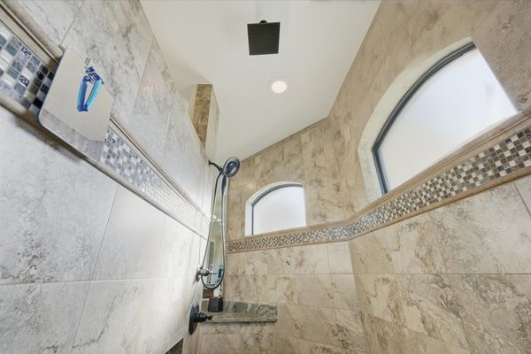 Primary en suite with large walk-in shower and double vanities