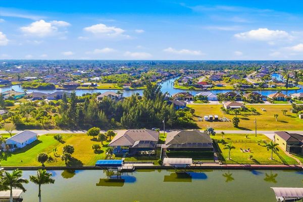 Gorgeous 3 bedroom, 2 bathroom waterfront home with private pool in South Gulf Cove. (boat lift is not for guest use)