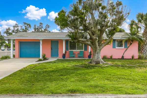 Newly renovated 2 bedroom, 2 bathroom waterfront home with private hot tub in Englewood, FL